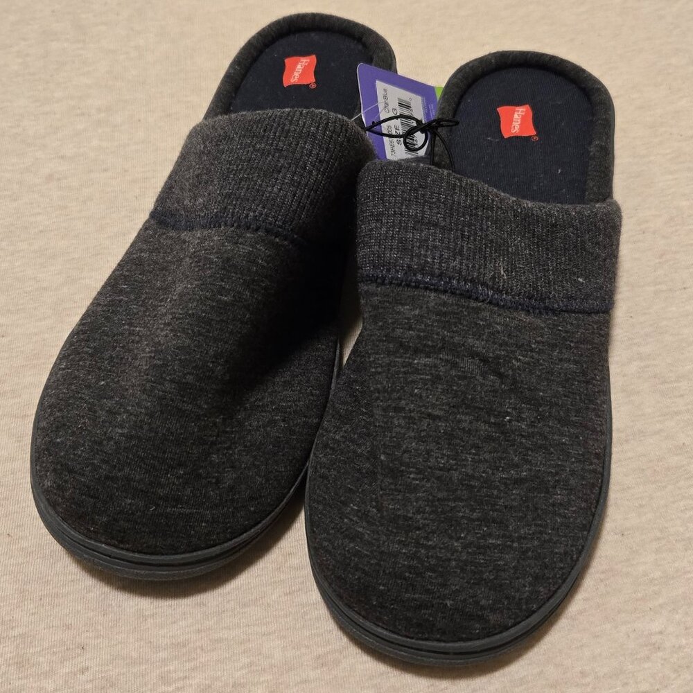 NWT Hanes gray memory foam slippers - Size L (8-9)
